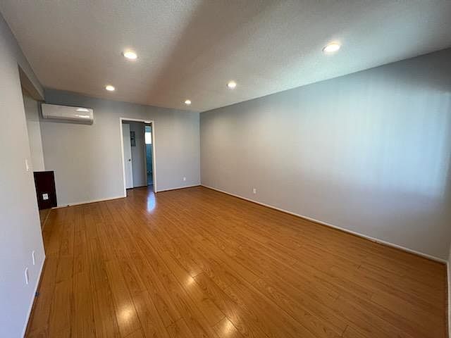 1st image of 124 N Everett St