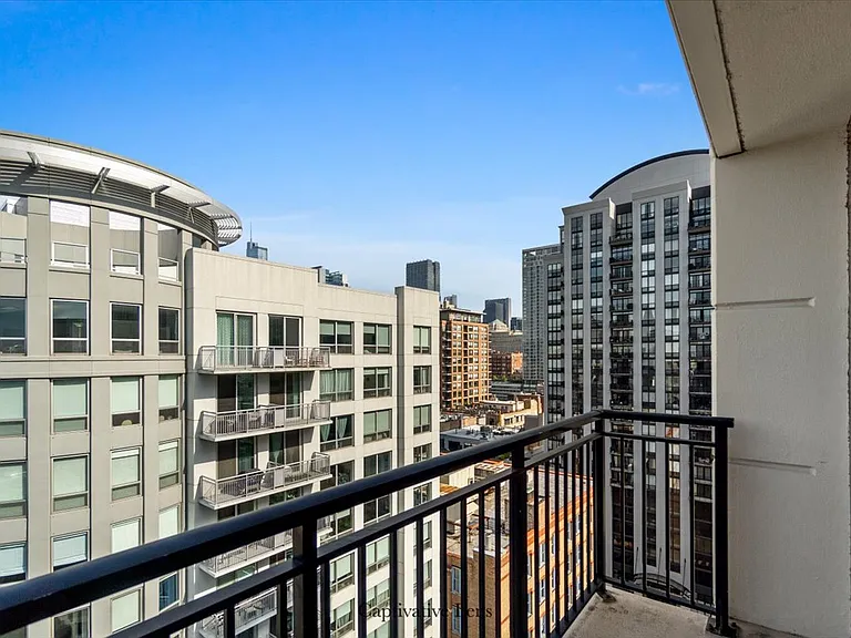 451 W Huron St #1507 — Photo 7