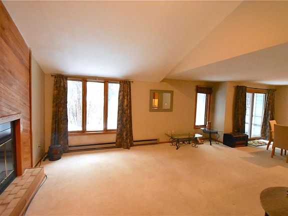 4th image of 3188 Amesbury Dr