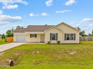 604 Denim Dr, Richlands, NC 28574