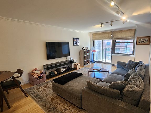 5th image of 301 E 79th St APT 8B