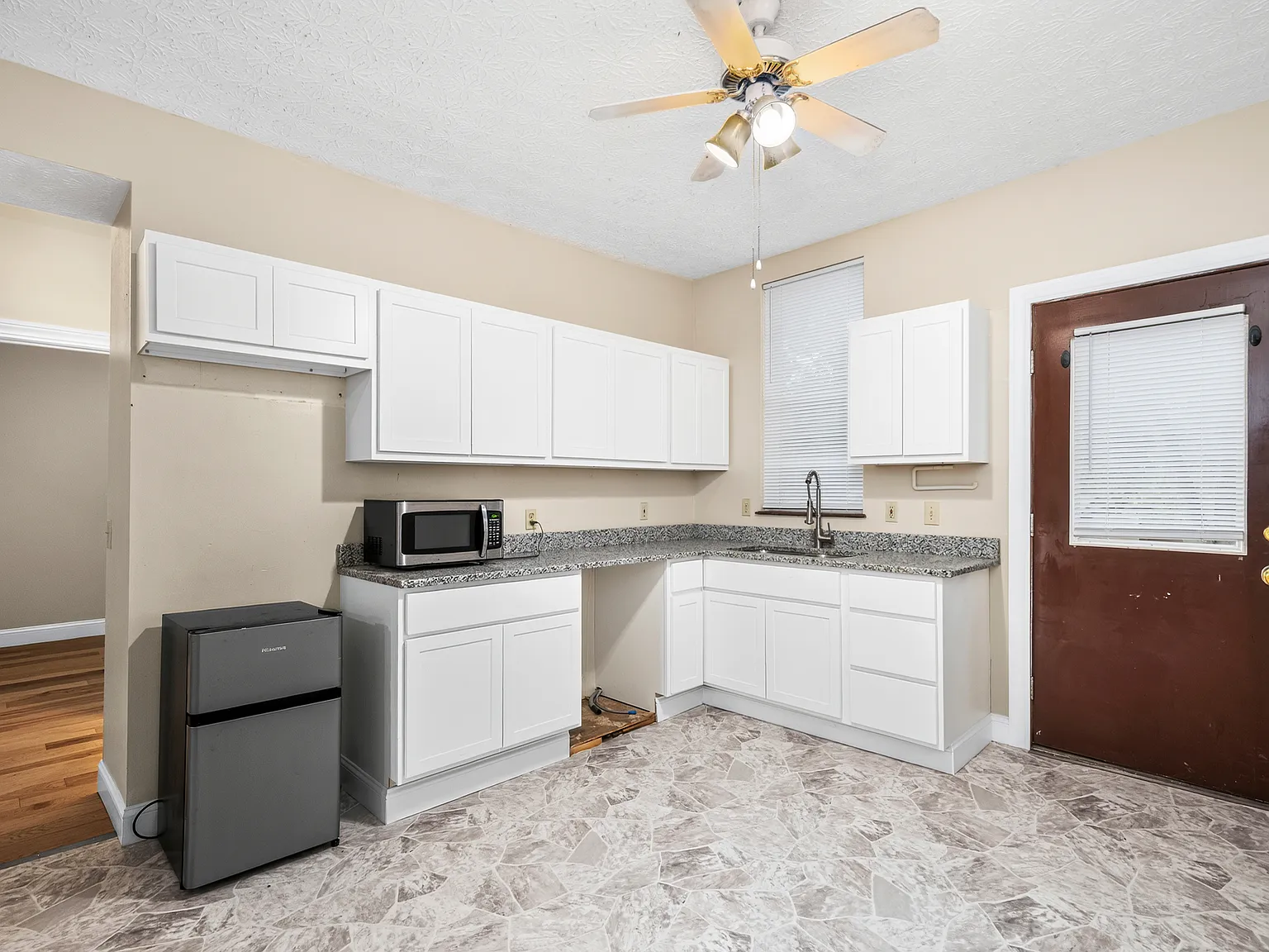 5 bed, 1588 sqft, $3,000 — Photo 4
