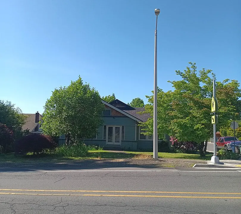 1005 Main St E