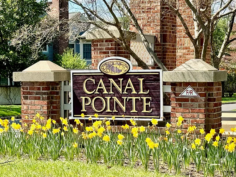 Beautiful and leafy Canal Pointe community