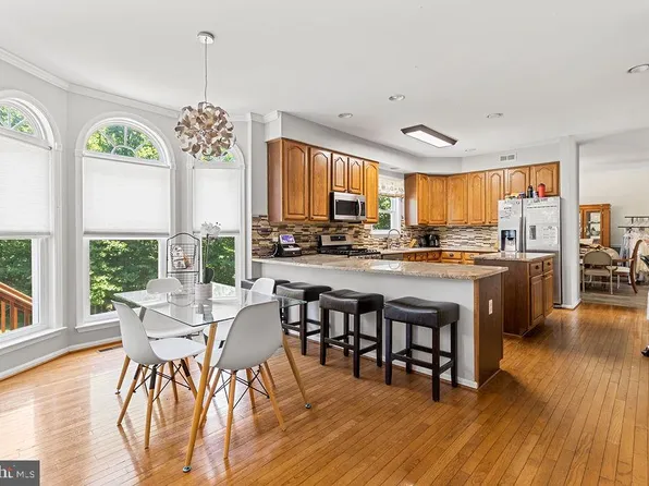 5886 Rhode Island Dr, Woodbridge, VA 22193