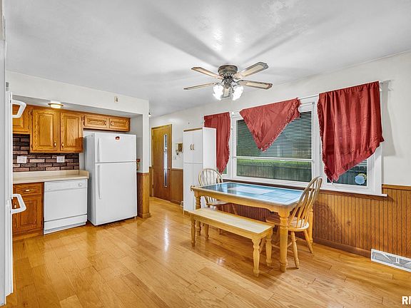 3rd image of 616 W Hawliette Ct