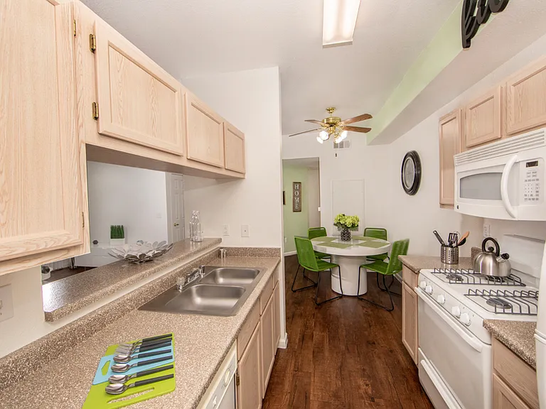 Diamond Sands Apartments — Photo 2