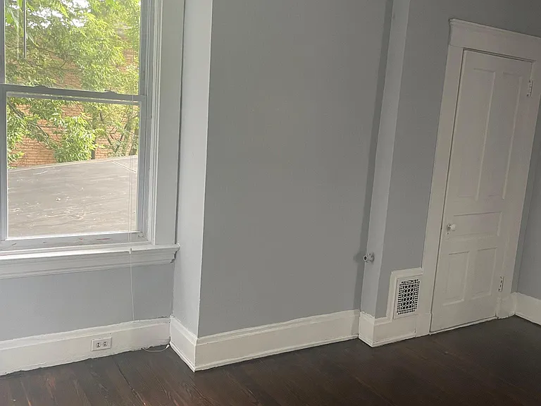 331 W McMillan St — Photo 2