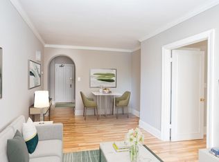 426 W. Surf, Chicago, IL 60657