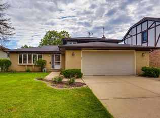 465 Charles Dr, Elk Grove Village, IL 60007