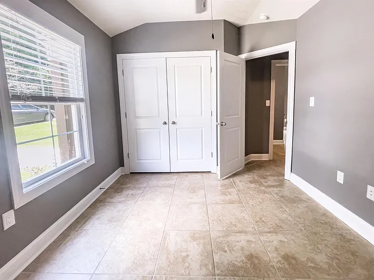 1611 Oxford Pl — Photo 7