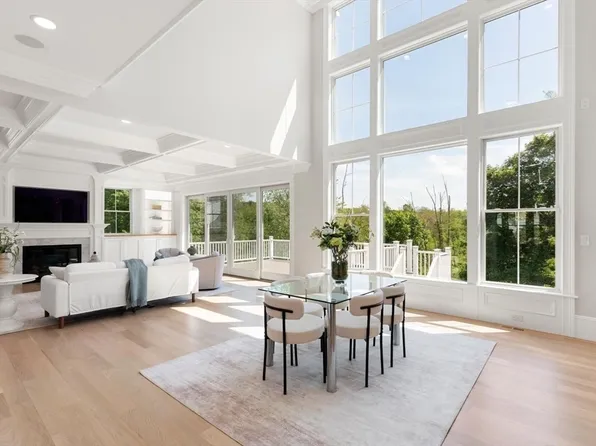 320 Concord Ave, Lexington, MA 02421