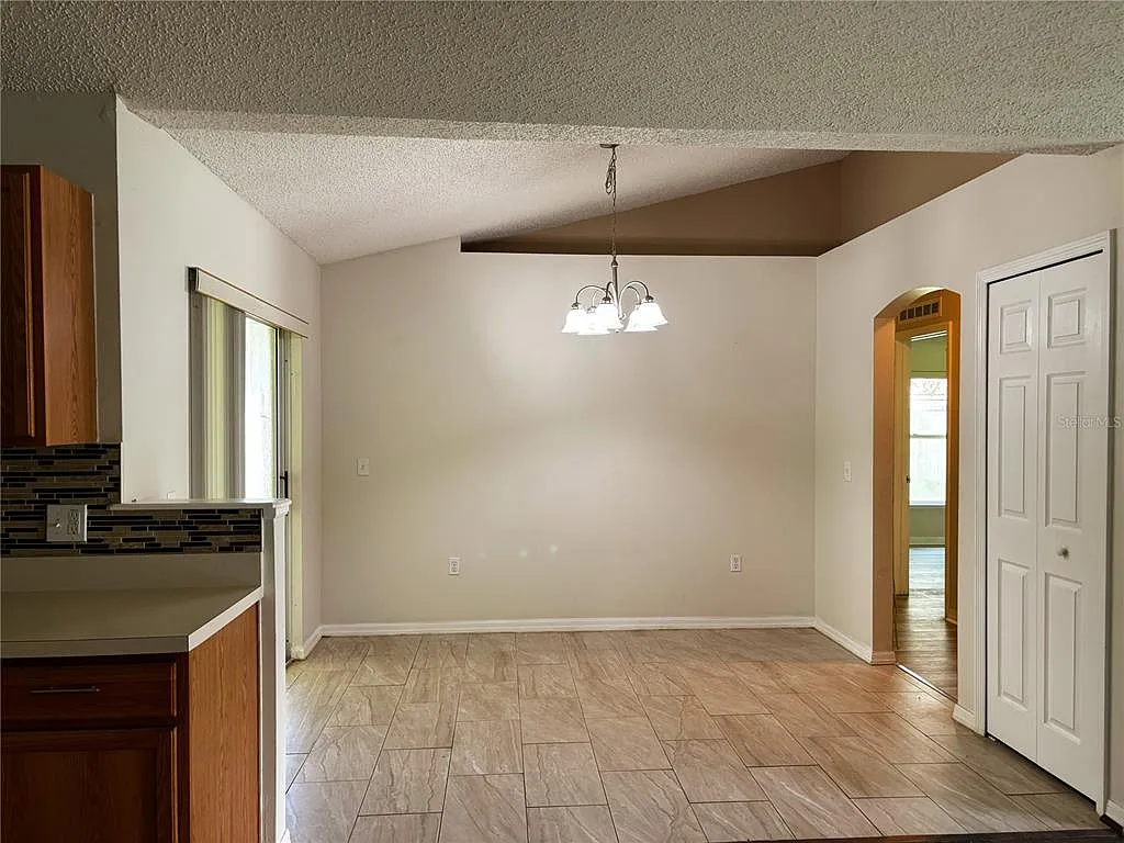 3 bed, 2.0 bath, 1940 sqft, $1,900 — Photo 3