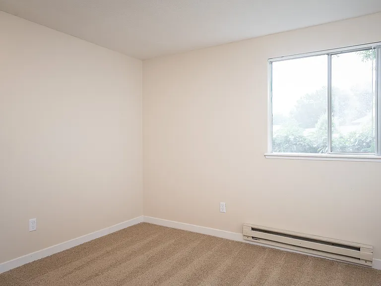 Amber Court Apartments — Photo 24