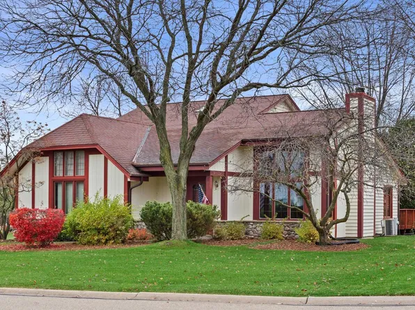 3950 South Woodhill LANE, New Berlin, WI 53151