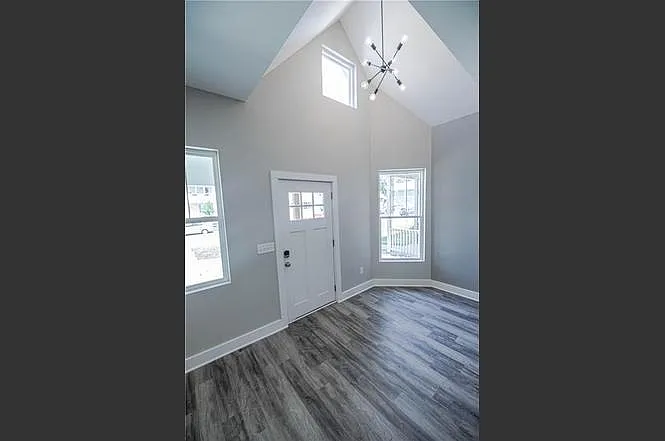 1709 Woodlawn Ave — Photo 4