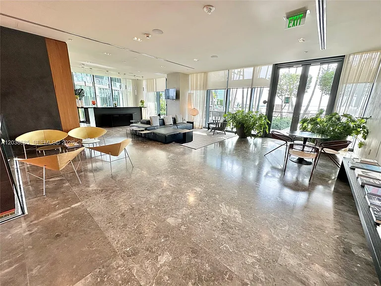 650 NE 32nd St #1404 — Photo 36
