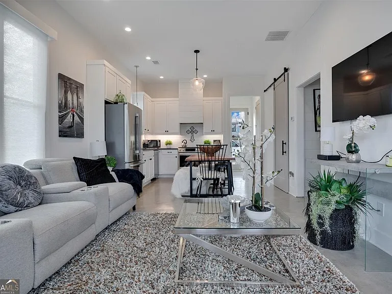 115 Central Ave — Photo 3