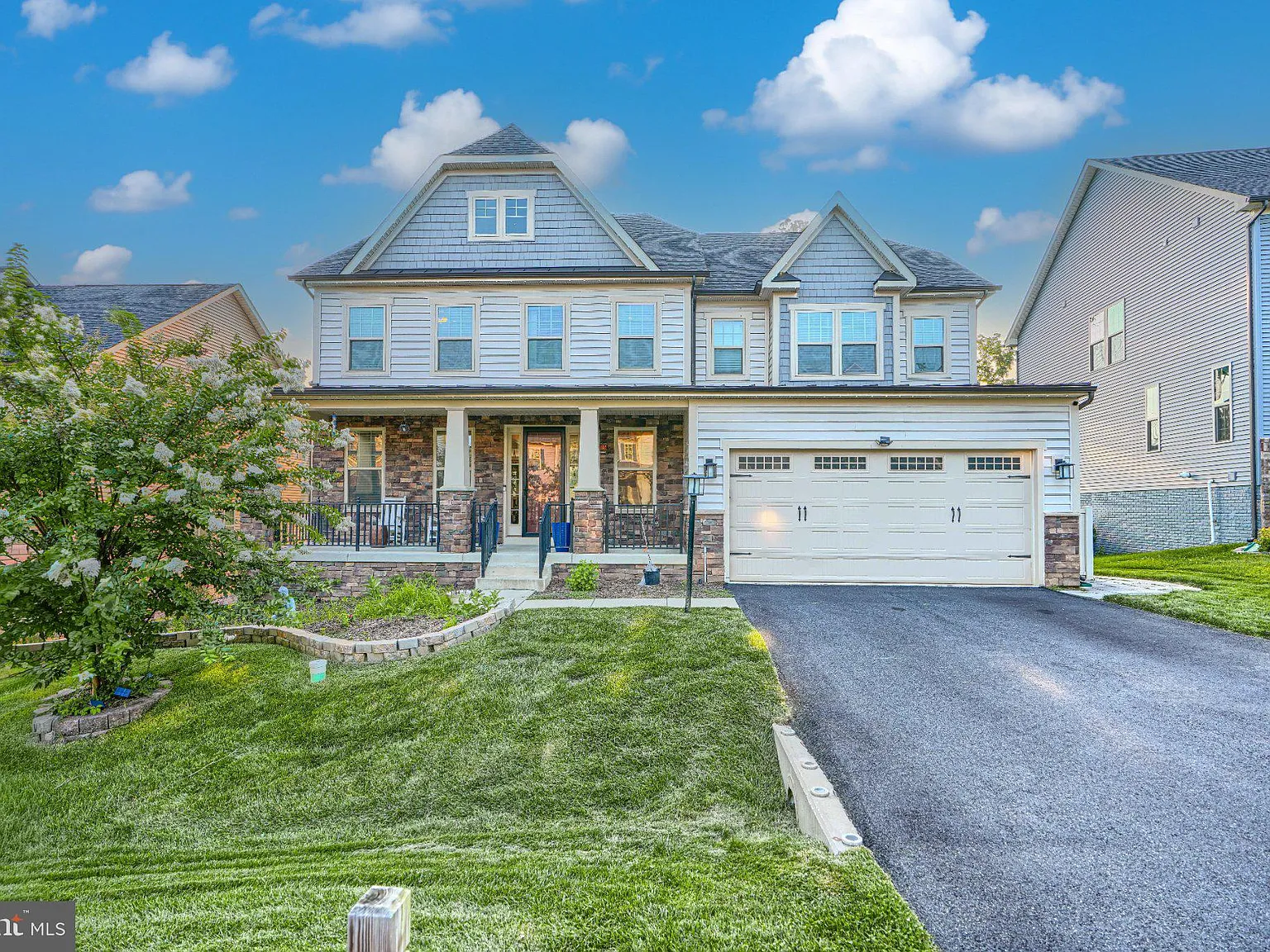 5 bed, 5.0 bath, 5276 sqft, $4,600 — Photo 1