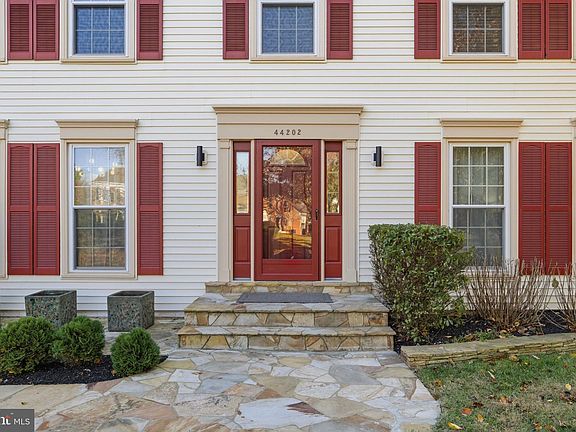 3rd image of 44202 Bristow Cir