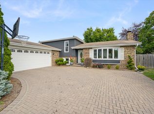 1814 Kings Point Dr N, Addison, IL 60101