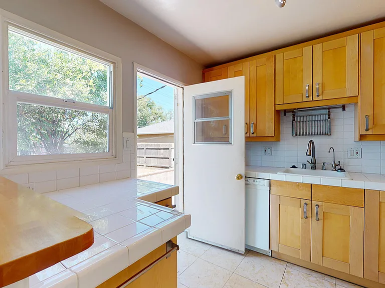 7827 Rhodes Ave — Photo 22