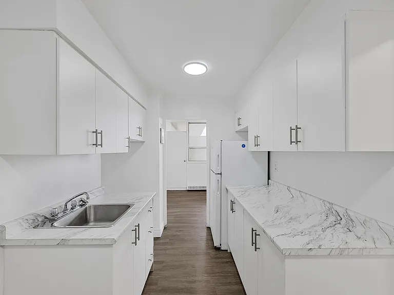 65 Thorncliffe Park Dr #1006 — Photo 10