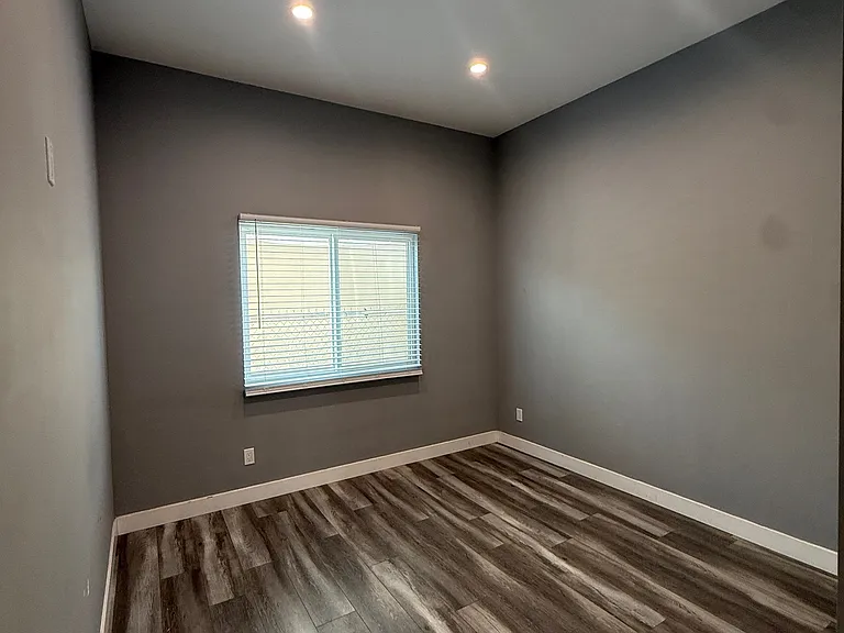 1418 Hewitt St — Photo 8