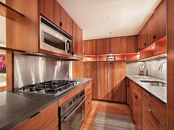 4th image of 135 W 70th St APT 2K