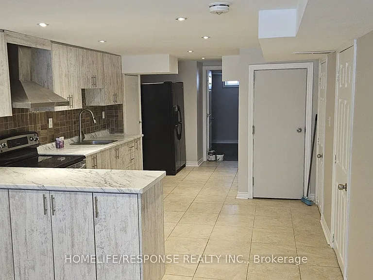 43 Woodlawn Ave #BASEMENT — Photo 2