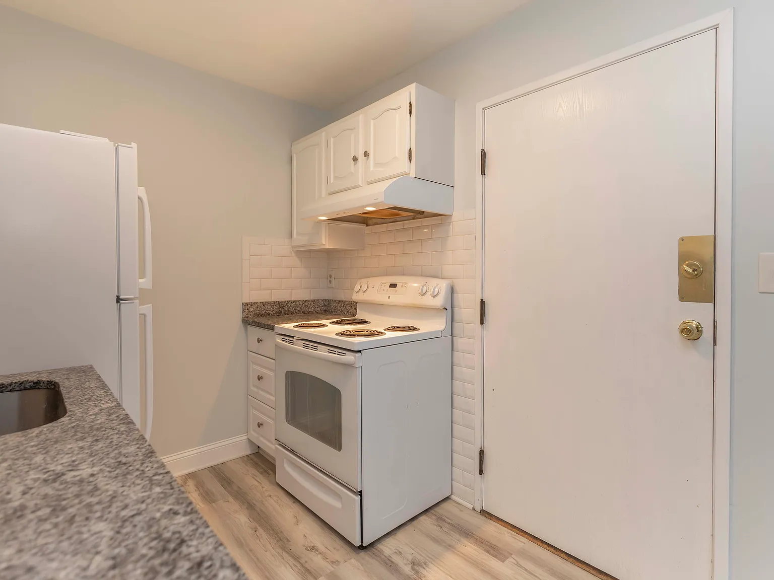2 bed, 900 sqft, $2,400 — Photo 4