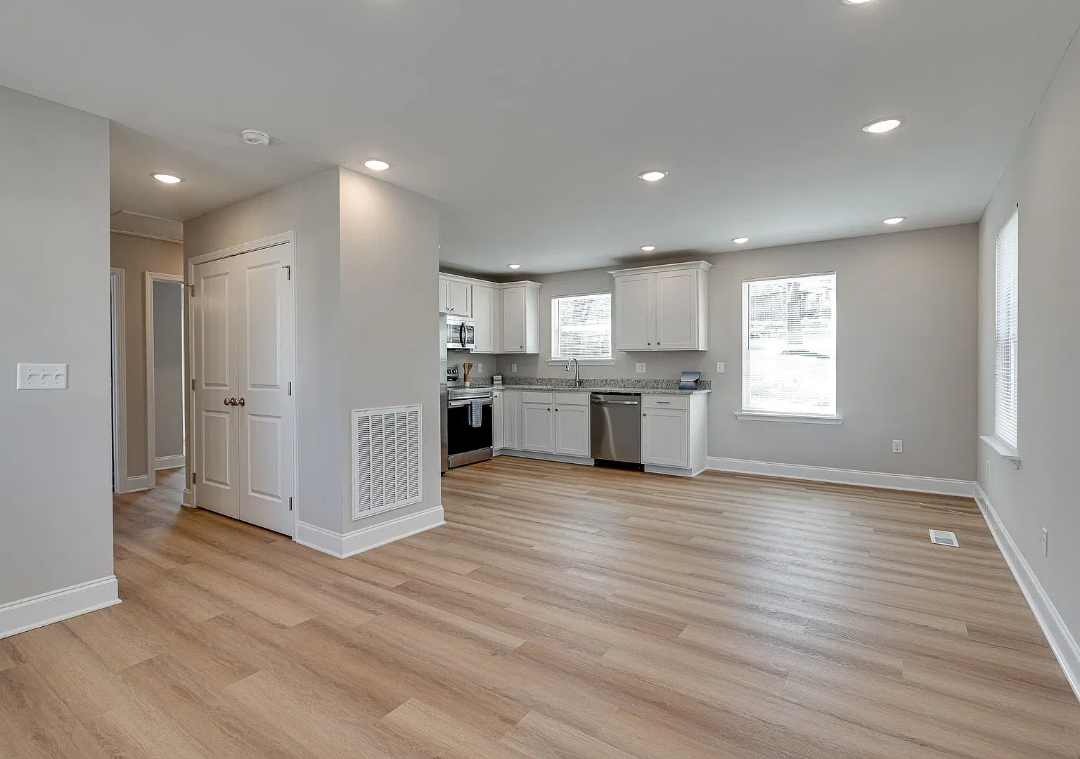 2 BR 1 BA house for Rent — Photo 3