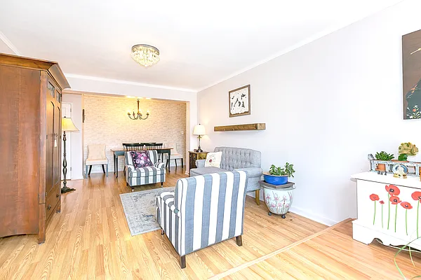 Sold by Voro, LLC | media 4