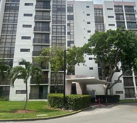 2nd image of 17021 N Bay Rd APT 904
