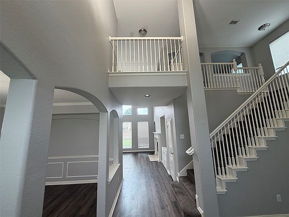 2nd image of 1055 Heathrow Dr