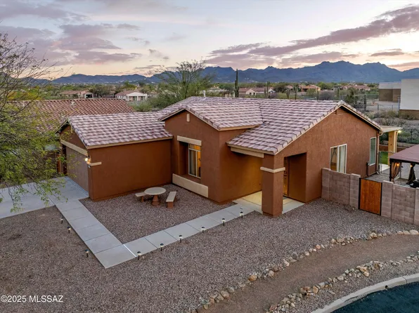 3901 N Magnetite Ln, Tucson, AZ 85745