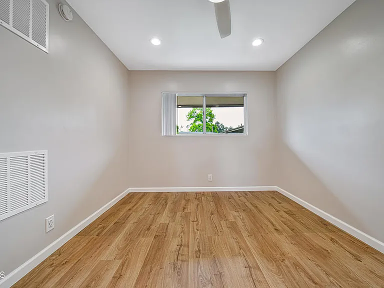 720 E Mountain St #15 — Photo 7