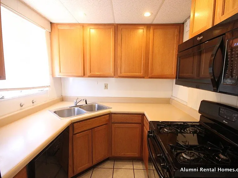 2425 N Mountain Ave #1 — Photo 5