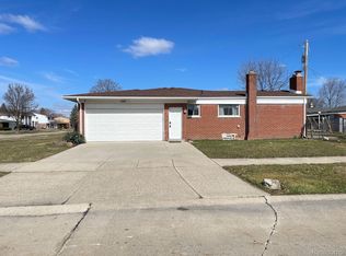 33066 Twickingham Dr, Sterling Heights, MI 48310