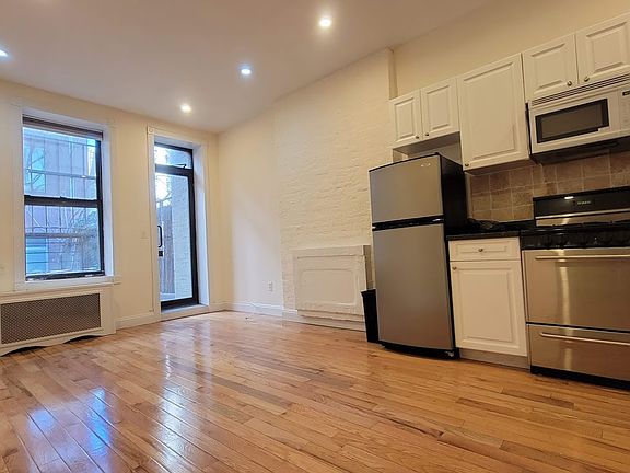 3rd image of 309 E 37th St #1L