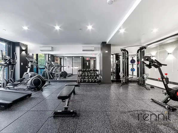 676 New York Avenue image 9 of 27