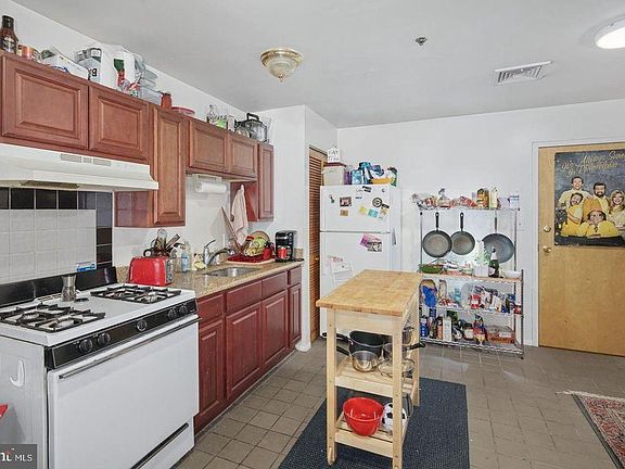 2nd image of 1631 Fairmount Ave #A2