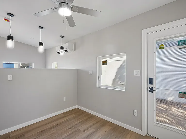 890 E Ash St #4 — Photo 8