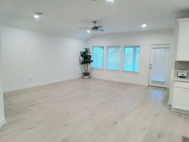 31739 Margaret Woods Ln — Photo 23