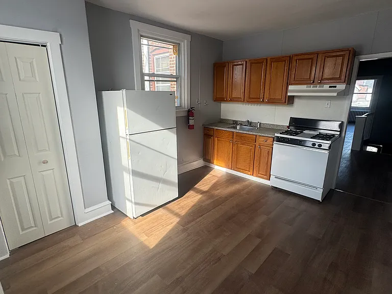 1220 Pratt St #2 — Photo 4