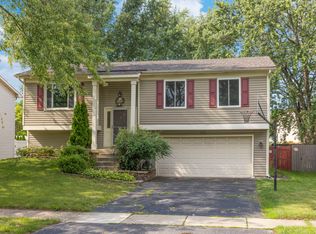 132 Thackeray Dr, Bolingbrook, IL 60440