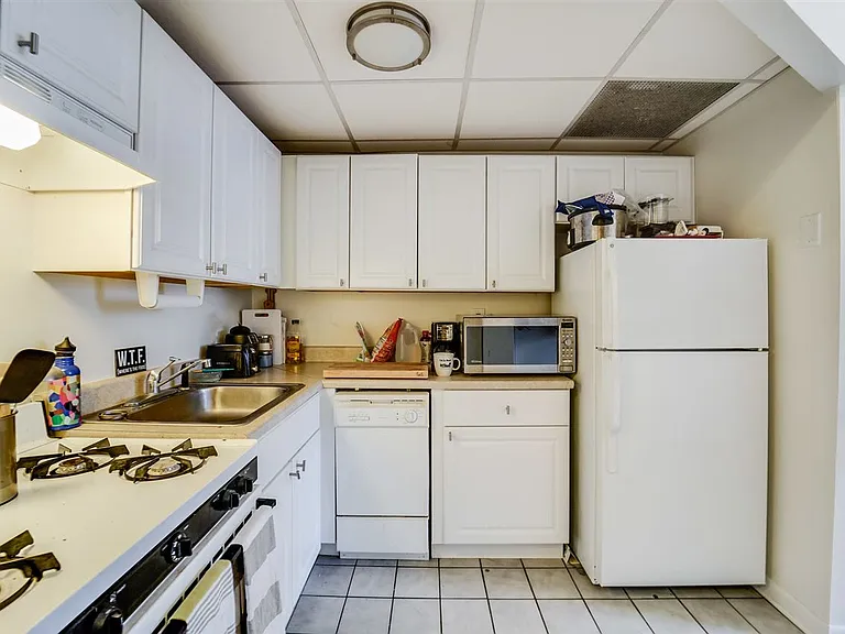 341 Monmouth St #305 — Photo 7