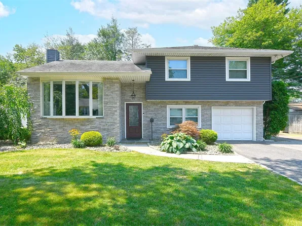 17 Glendale Drive, Melville, NY 11747