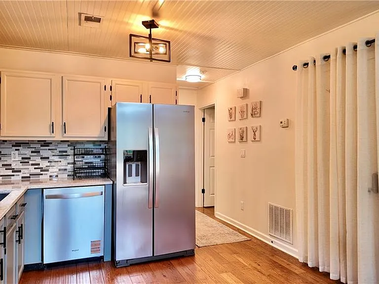 947 Lake Dr — Photo 7
