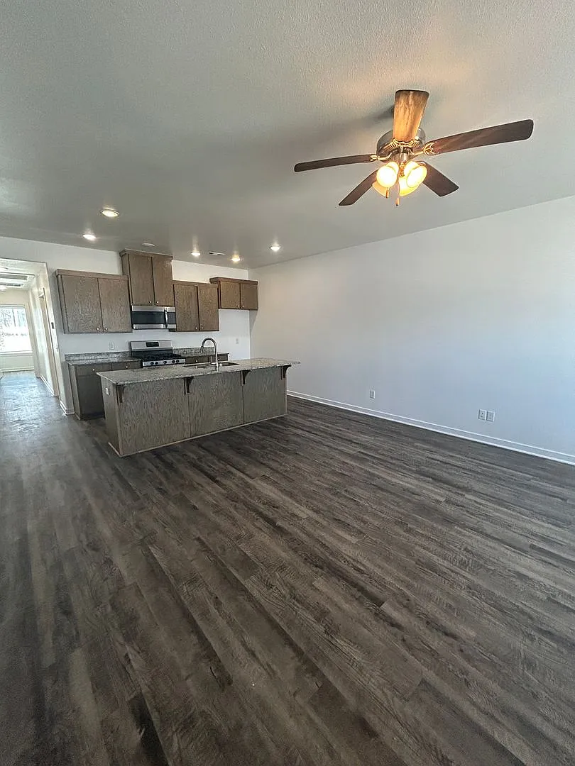 644 Hidden Springs Dr. — Photo 3